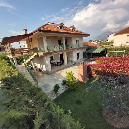 Villa Cerpja Kamez Exteriör bild