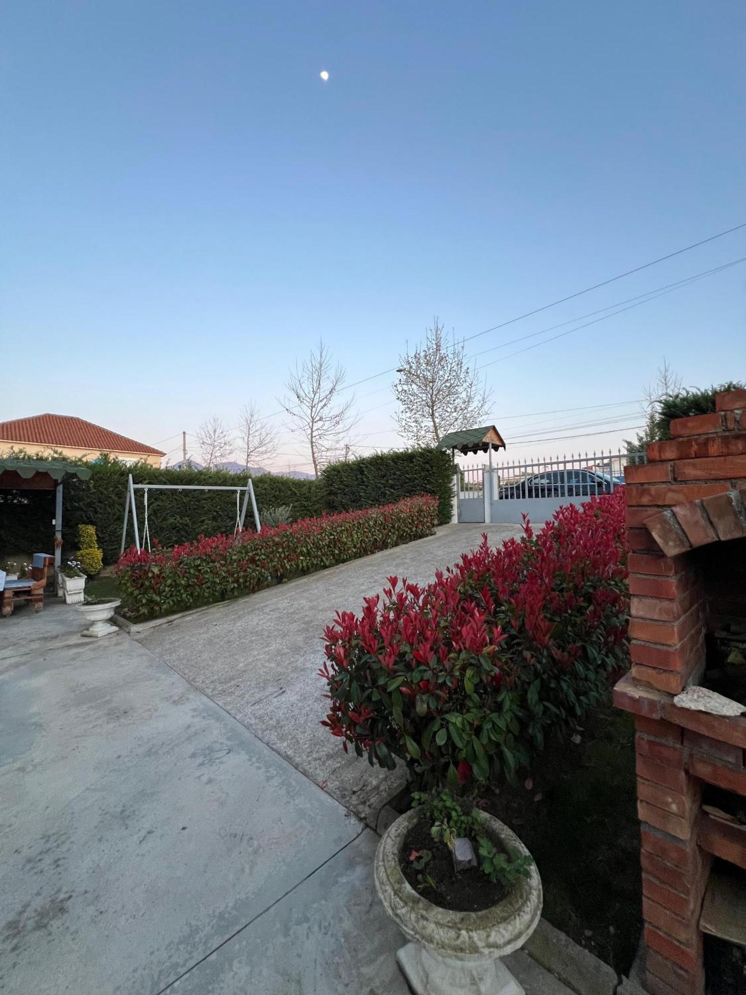 Villa Cerpja Kamez Exteriör bild