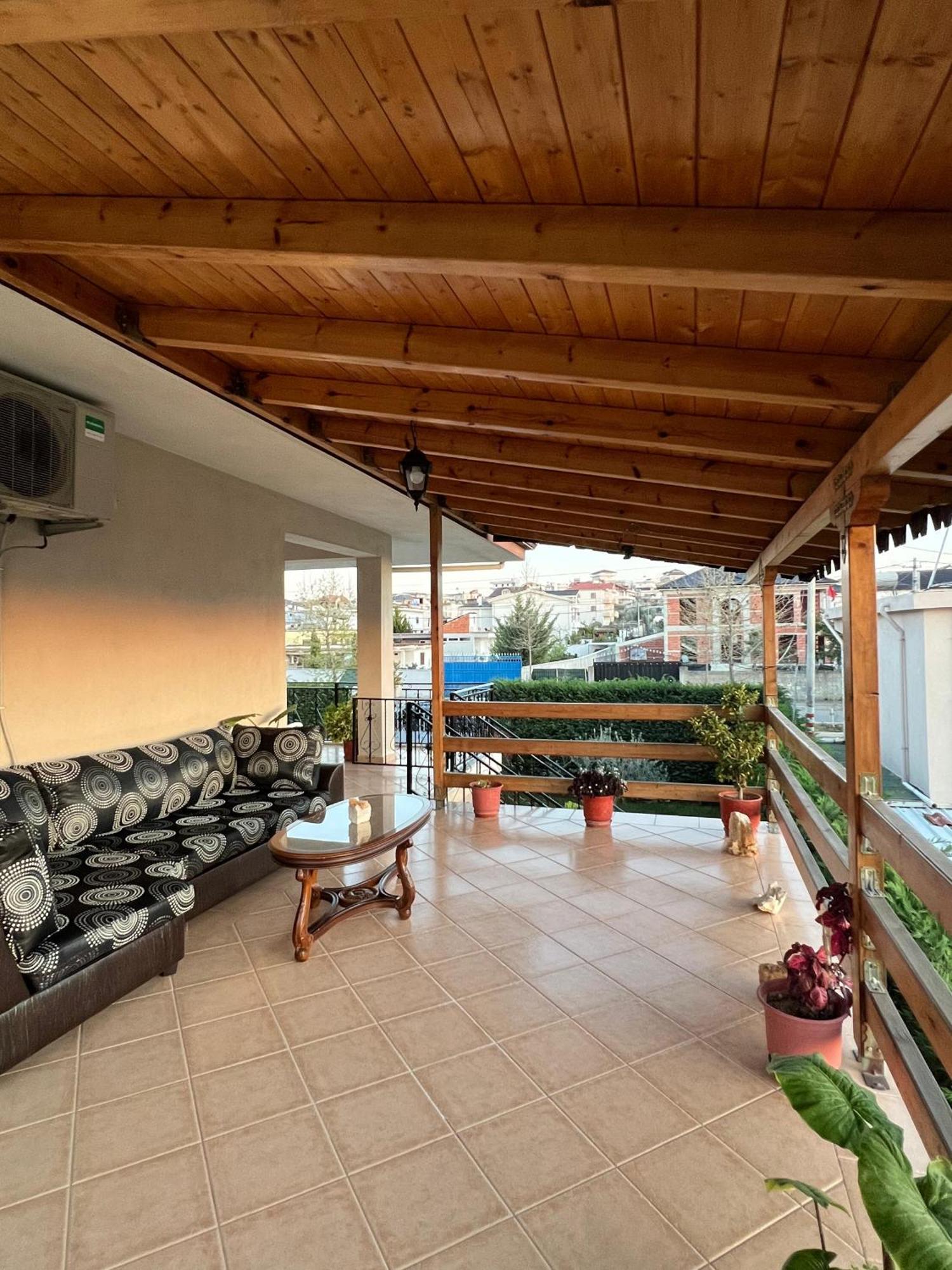 Villa Cerpja Kamez Exteriör bild