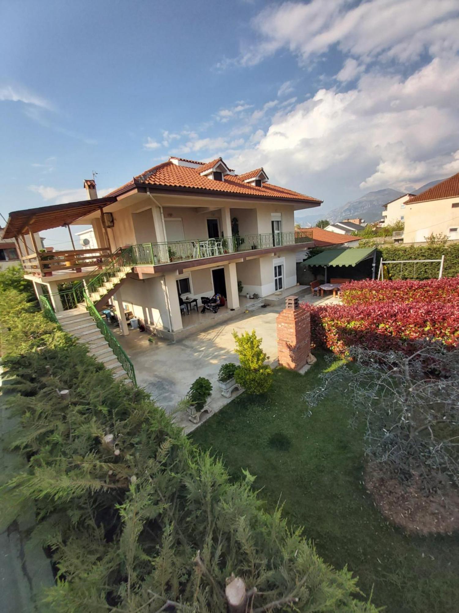 Villa Cerpja Kamez Exteriör bild